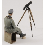 35; Rommel sitzend mit Scherenfernrohr