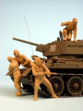 °35; Sowjetische Panzerbesatzung ausbootend 2.WK