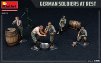 35; Deutsche Soldaten rastend  2.WK MIT ZUBEHR