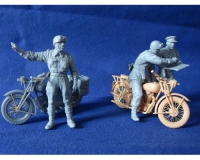 35; British Triumph 3HW Motorcycle and Figures WW II
