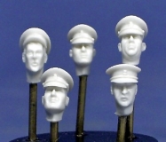 35; Britische Kpfe mit Offiziersmtzen