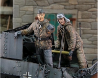 35; Deutsche Panzer (-jger) Figuren beim Aufmunitionieren