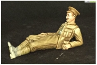 35; British Soldier resting   /  World War I