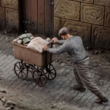 35; Zivilist mit Handkarren