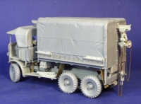 35; British Leyland Retriever Gantry Truck  Closed Body  WW II   CONVERSION ICM