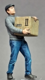 �32; Arbeiter, Karton tragend         FERTIGFIGUR       (Preis zuz�glich Porto ! )