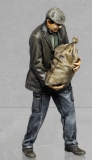 �32;  Bauer , Arbeiter tr�gt Sack        FERTIGFIGUR     (Preis zuz�glich Porto)
