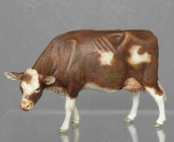 �32; Kuh , Braun - Wei�       FERTIGFIGUR