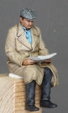 �32; Reisender, Zeitung lesend       FERTIGFIGUR     (Preis zuz�glich Porto)