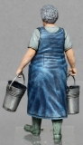 �32; B�uerin mit Eimern      FERTIGFIGUR     (Preis zuz�glich Porto)
