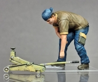 °32; Arbeiter mit Wagenheber FERTIGFIGUR (Preis zuzüglich Porto)