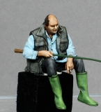 �32; Sitzender Angler    FERTIGFIGUR     (Preis zuz�glich Porto)