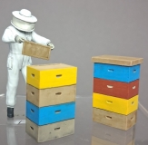 32; Bee Keeper    BUILD AND PAINTED FIGURE
