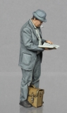 32; Ted, steht, liest       FERTIGFIGUR  (Preis zuzglich Porto)