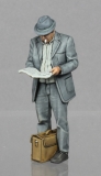32; Ted, steht, liest       FERTIGFIGUR  (Preis zuzglich Porto)