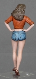 �32; Frau in Hot Pants      FERTIGFIGUR     (Preis zuz�glich Porto)