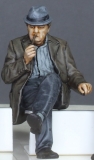 32; Henri sitzt, raucht Pfeife     FERTIGFIGUR  (Preis zuzglich Porto)