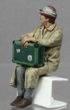 32; Reisende, Gerda sitzend     FERTIGFIGUR  (Preis zuzglich Porto)