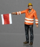 �32; Eisenbahner mit Warnflagge     FERTIGFIGUR     (Preis zuz�glich Porto)