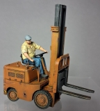 �32; Gabelstapler mit Fahrerfigur  FERTIGMODELL      (Preis zuz�glich Porto)