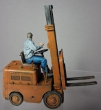 °32; Gabelstapler mit Fahrerfigur FERTIGMODELL (Preis zuzüglich Porto)
