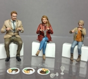 �32; Familie beim Essen    FERTIGFIGUR      (Preis zuz�glich Porto)