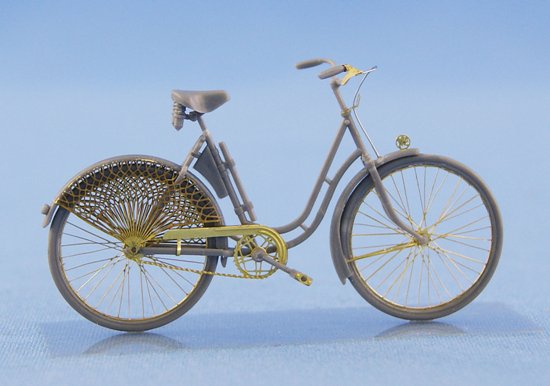 35; Frau Müller mit Fahrrad MaKo Modellbau